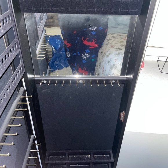 Wall hanging mirror with jewelry space inside! - Picture 5 of 7